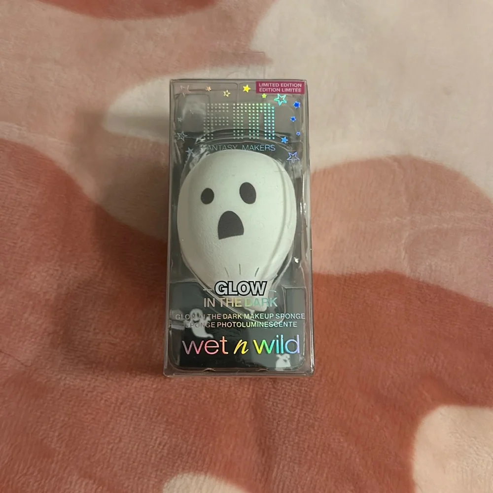 Wet n Wild Glow In The Dark Ghost Makeup Sponge